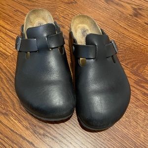 Like New Birkenstock Boston Clogs in Black Oiled Leather w/Soft Footbed (US 9.5)